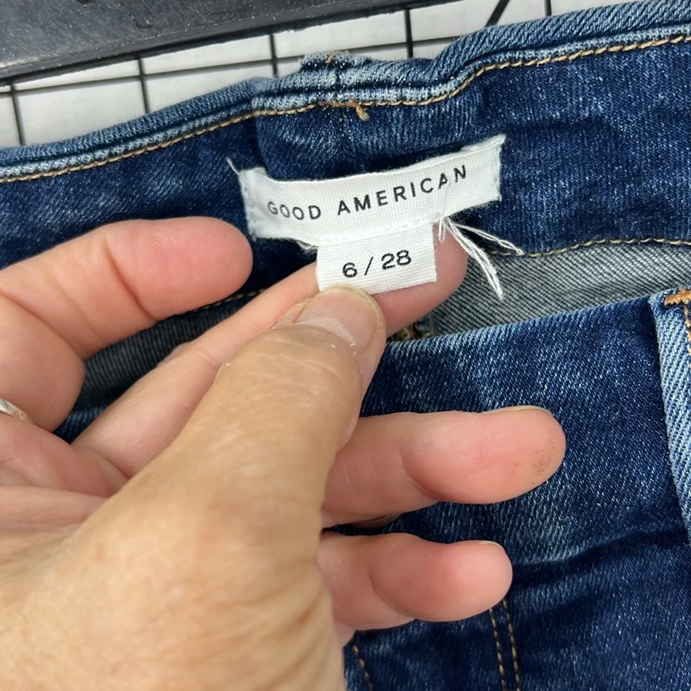 Good American dark wash organic cotton blend straight leg jeans 6